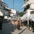 klicken zum Vergrößern: Einkaufsstrasse in Limenas