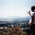 klicken zum Vergrößern -> Blick vom Castro Richtung Laganas (Urlaub auf Zakynthos/GR 1999)