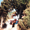 klicken zum Vergrößern -> Rast am Leuchtturm (Urlaub auf Zakynthos/GR 1999)