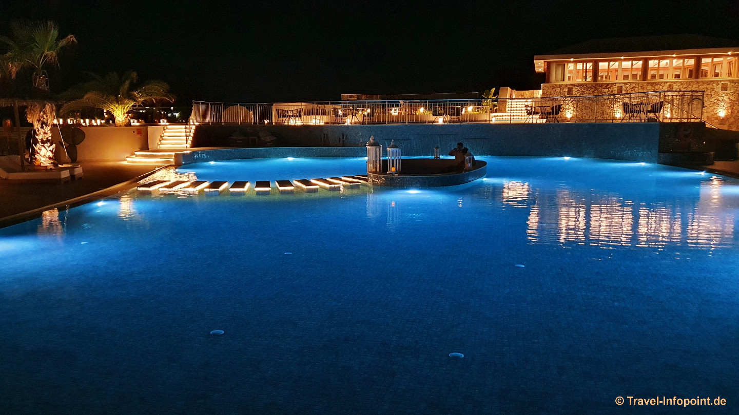 Pool bei Nacht Pepper Sea Club Hotel 5*