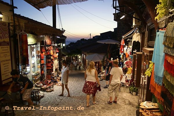 Gasse am Abend, Molivos / Lesbos