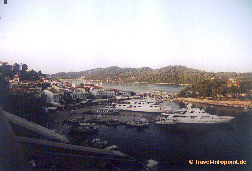 alter Hafen von Skiathos am Abend