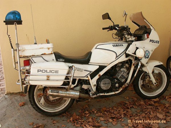 Polizeimotorrad in Limenaria, Thassos