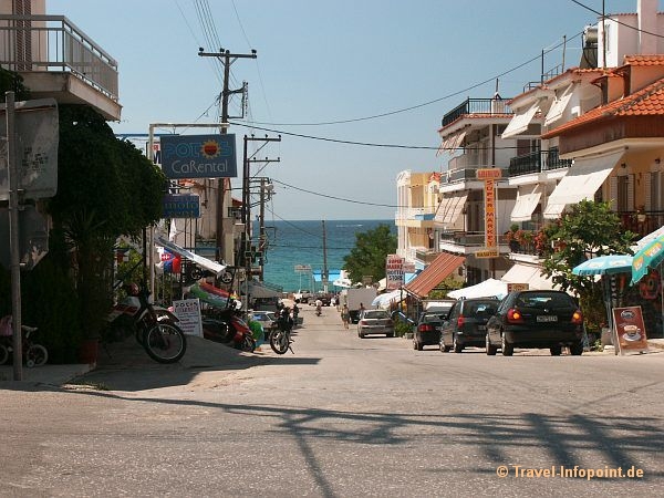 Straße zum Strand in Limenaria, Thassos