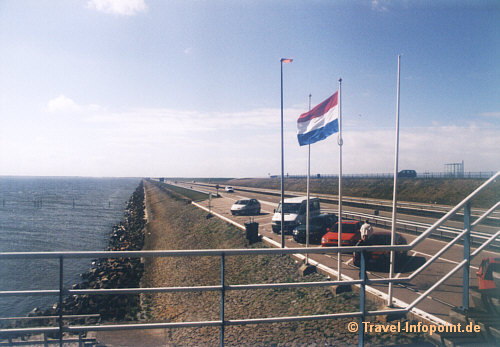 Damm zwischen Ijsselmeer und Nordsee