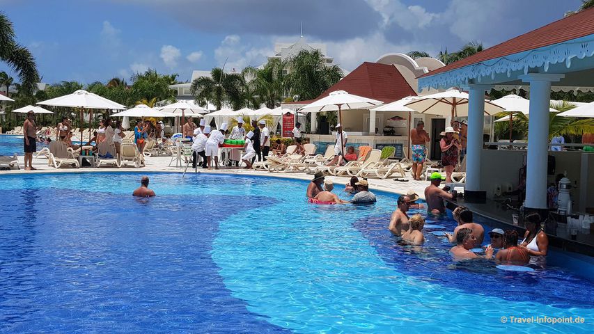 Poolbar Ambar Green