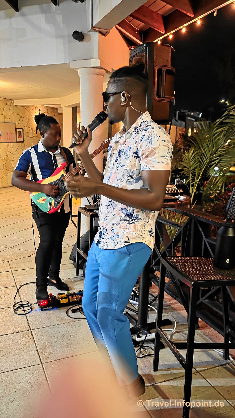 Coyaba Beach Resort /  Entertainment