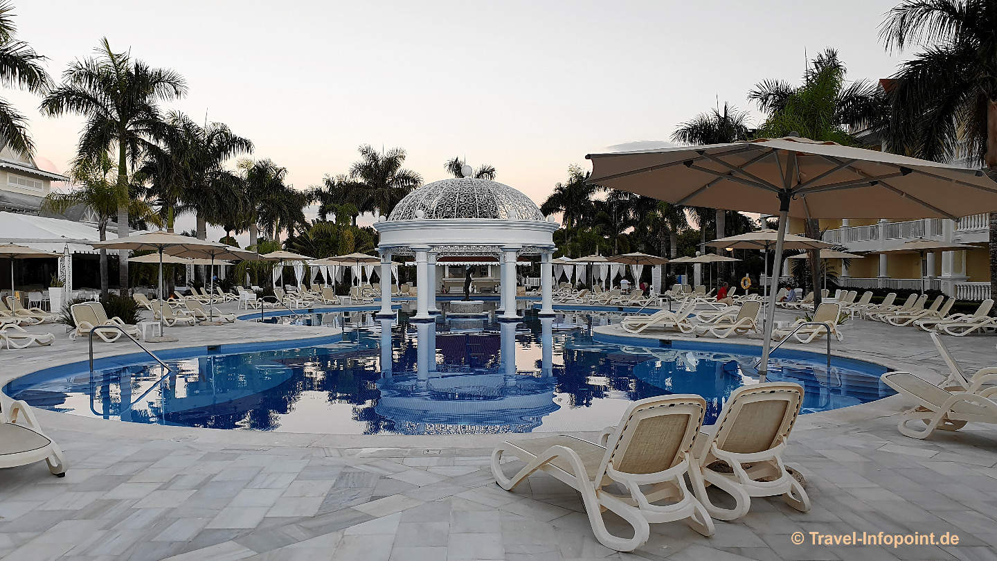 Bahia Principe Luxury Bouganville: Pool 1