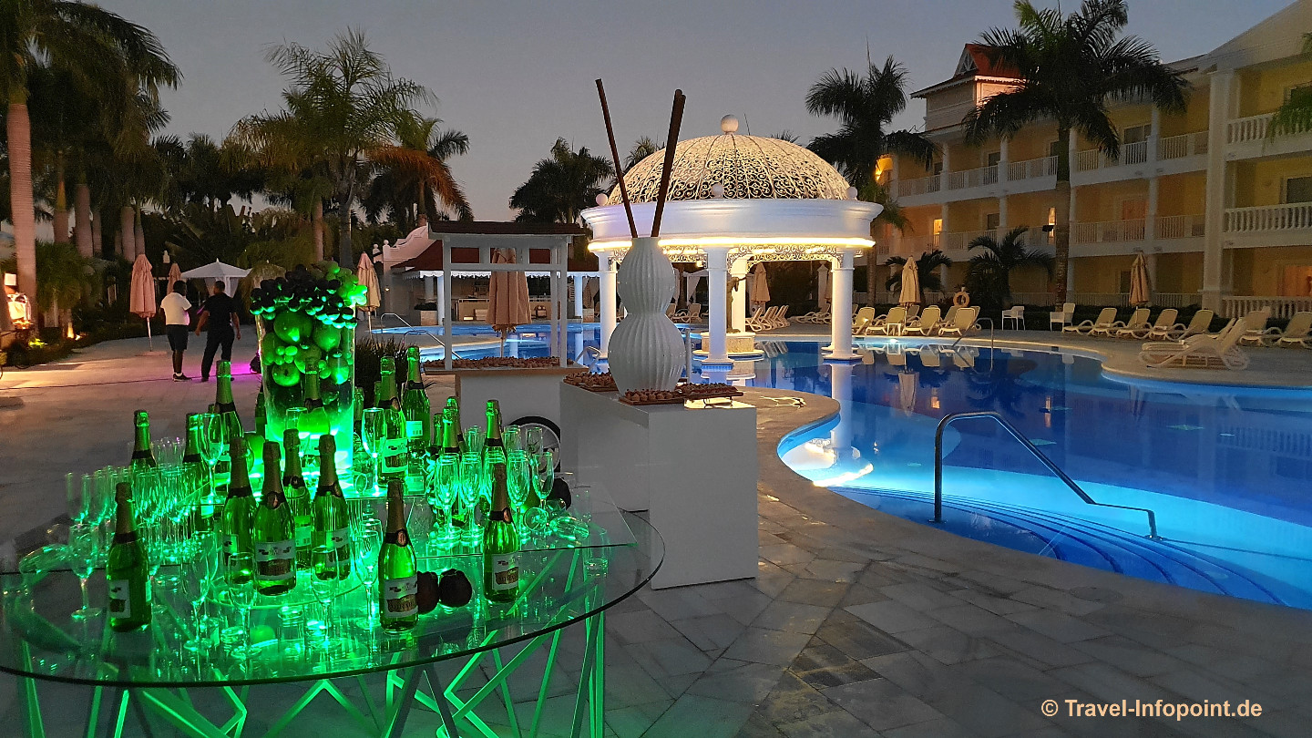 Bahia Principe Luxury Bouganville:  Weihnachts-Dinner am Pool
